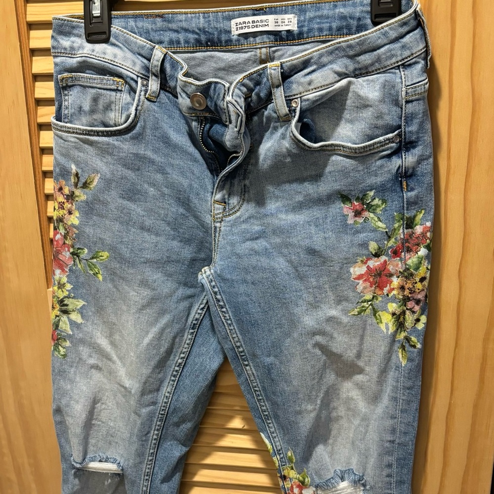 Zara Floral Embroidered cropped jeans - Picture 4 of 4